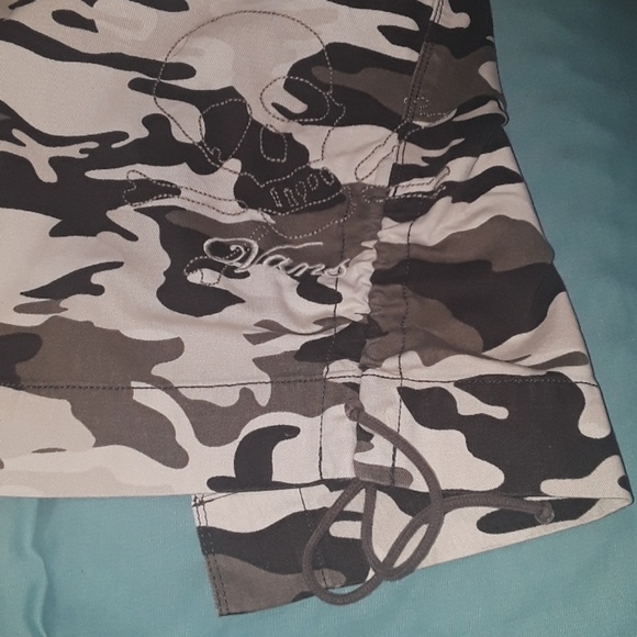 Vans size 5 juniors ladies camo skirt skull - Picture 2 of 4
